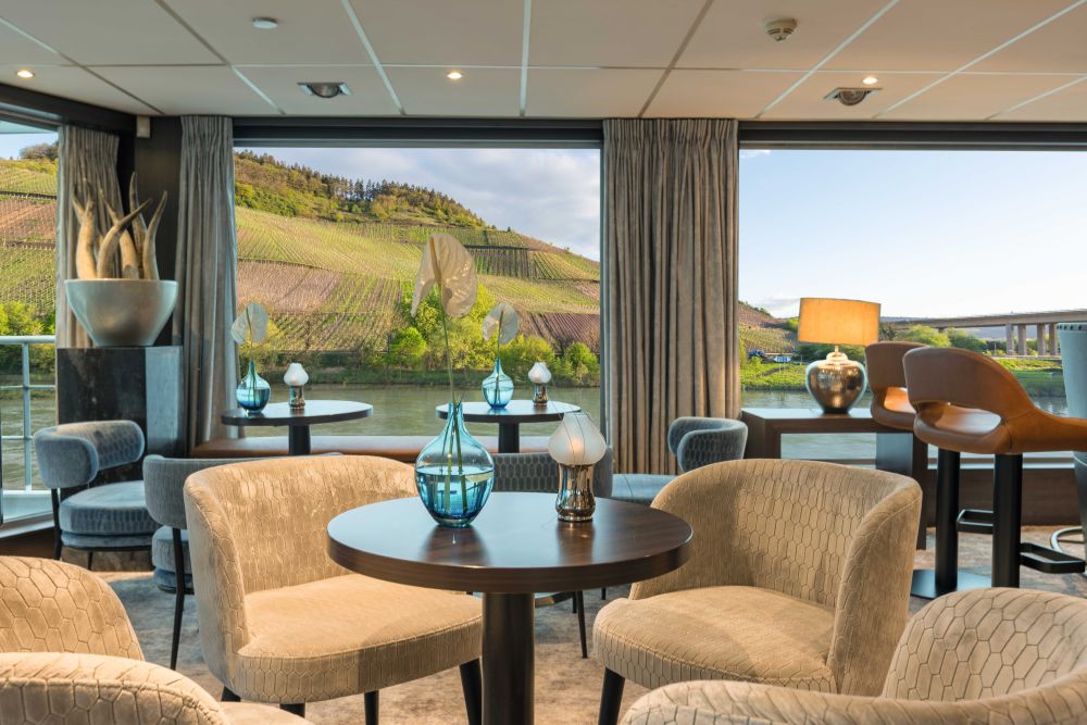 Elegant by AMADEUS_ Amadeus Club_The AMADEUS Club of the Elegant by AMADEUS with an amazing view_Lueftner Cruises_Amadeus_Thomas Weinholzner1